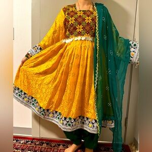 Medium size dress yellow in color new in a good condition